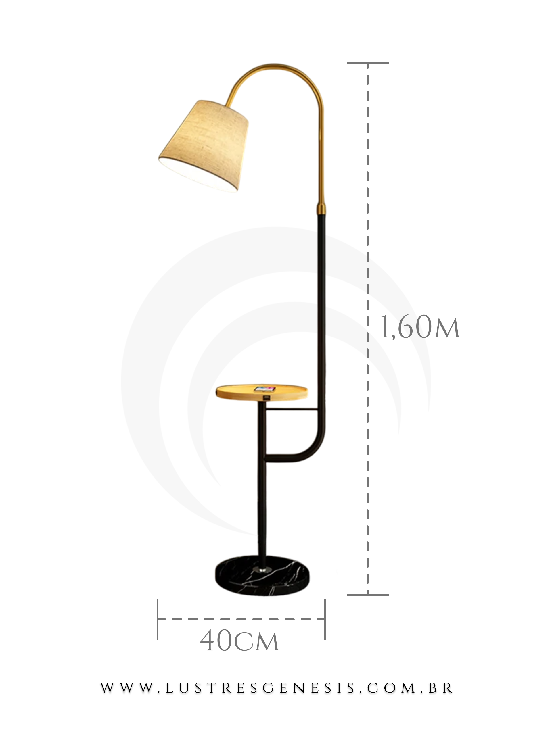 Luminária Akila de piso com mesa lateral e carregador wireless, design moderno em preto e dourado, ideal para salas e quartos.